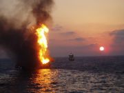 ����� ����