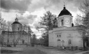 Две церкви от беды нас охраняют...