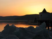 Вечерний Байкал во льдах
