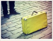 Простой желтый чемоданчик 2