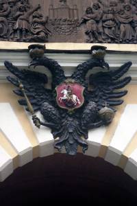 Орел над входом