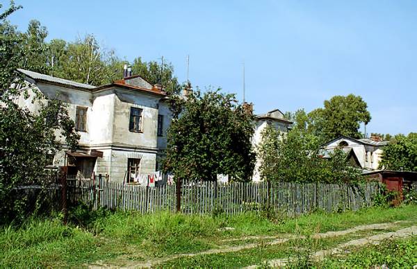 Особняки в Первомайском посёлке (Серёжино) в 2004 г.