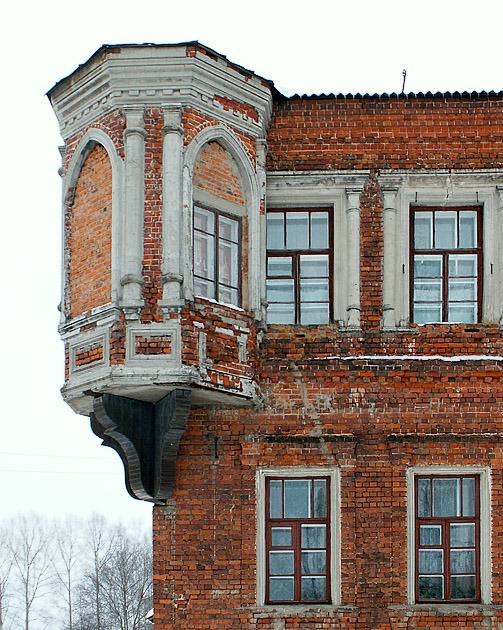 Вичуга (Гольчиха). Дом фабриканта А.Ф. Морокина. Эркер. Фото 2008 г.