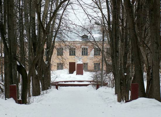 Вичуга (Гольчиха): здание (XIX в.) фабрики С.Д. Миндовского, переоборудованного под клуб (в 1920-е?). Фото 2008 г.