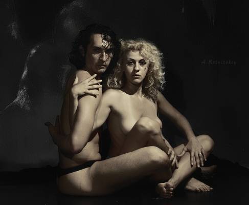 Two simultaneous portrait.